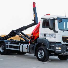 Foto inzerátu 6X4 MAN TGS 33.400 HÁKOVÝ NOSIČ KONTEJNERŮ + HYDRAULICKÁ RUKA