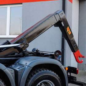 Foto inzerátu 6X4 MAN TGS 33.400 HÁKOVÝ NOSIČ KONTEJNERŮ + HYDRAULICKÁ RUKA