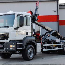 Foto inzerátu 6X4 MAN TGS 33.400 HÁKOVÝ NOSIČ KONTEJNERŮ + HYDRAULICKÁ RUKA