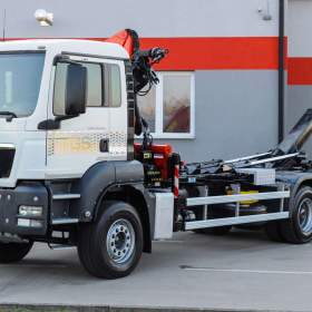 Foto inzerátu 6X4 MAN TGS 33.400 HÁKOVÝ NOSIČ KONTEJNERŮ + HYDRAULICKÁ RUKA
