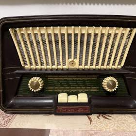 Fotka k inzerátu Rádio Tesla Tenor 1959- 1960. Funkční!  / 18519083