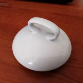 Foto inzerátu PRODÁM PORCELÁNOVOU KONVICI Z LET 1934-1942