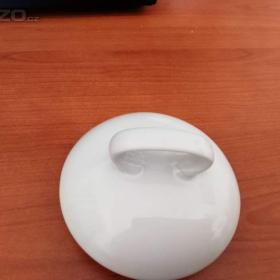 Foto inzerátu PRODÁM PORCELÁNOVOU KONVICI Z LET 1934-1942