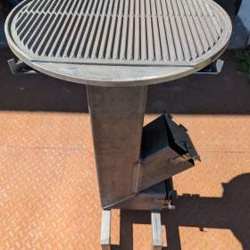 Foto inzerátu Rocket stove / turbo pecek - kempinkový vařič + gril (litina)