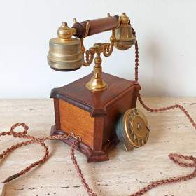 Foto inzerátu Vintage elegantní stolní telefon v krásném stavu
