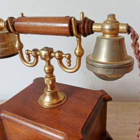Foto inzerátu Vintage elegantní stolní telefon v krásném stavu