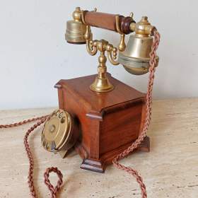 Foto inzerátu Vintage elegantní stolní telefon v krásném stavu