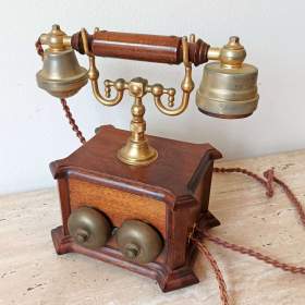Foto inzerátu Vintage elegantní stolní telefon v krásném stavu