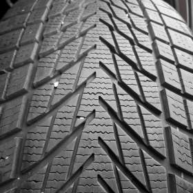 2ks pěkných zimních pneu 235/45 R18 Goodyear  / 19798733