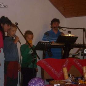 Foto inzerátu ŽIVÁ HUDBA NA OSLAVY, SVATBY, PLESY + DJ - ZLÍNSKÝ KRAJ