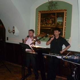 Foto inzerátu ŽIVÁ HUDBA NA OSLAVY, SVATBY, PLESY + DJ - ZLÍNSKÝ KRAJ