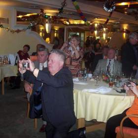 Foto inzerátu ŽIVÁ HUDBA NA OSLAVY, SVATBY, PLESY + DJ - ZLÍNSKÝ KRAJ