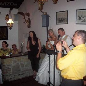Foto inzerátu ŽIVÁ HUDBA NA OSLAVY, SVATBY, PLESY + DJ - ZLÍNSKÝ KRAJ