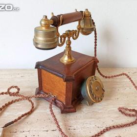 Foto inzerátu Starožitný elegantní stolní telefon v krásném stavu