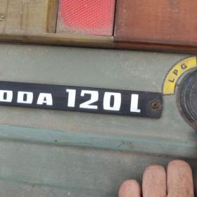 Foto inzerátu Zadni čelo na ŠKODA 105/120 s lištou a světlem.