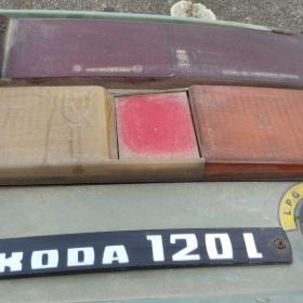 Foto inzerátu Zadni čelo na ŠKODA 105/120 s lištou a světlem.