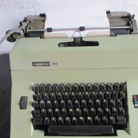 Prodej nepoškozeného, plně funkčního psacího stroje Robotron 24 / 19826550