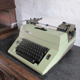 Foto inzerátu Prodej nepoškozeného, plně funkčního psacího stroje Robotron 24