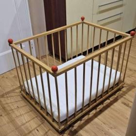 Foto inzerátu Prodej postýlky s matrací