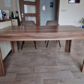 Fotka k inzerátu prodám jídelní stůl, rozkládací, dekor ořech / 17936643