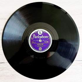 Foto inzerátu Starožitné šelakové gramodesky americký jazz, swing, 78 ot./min.