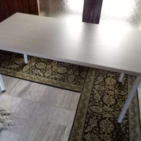 Fotka k inzerátu Prodám nový stůl béžové barvy, rozměr 150 x 75 výška 75 cm. Kovové nohy bílé / 17849645
