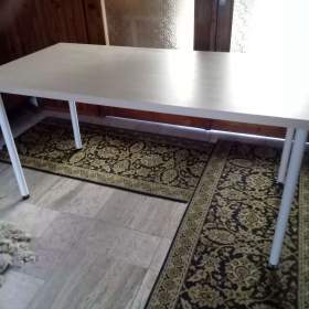 Foto inzerátu Prodám nový stůl béžové barvy, rozměr 150 x 75 výška 75 cm. Kovové nohy bílé