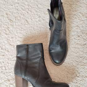 Foto inzerátu Dámské nízké kozačky, vel. 40, Deichmann, jak NEW