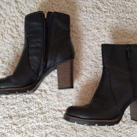Foto inzerátu Dámské nízké kozačky, vel. 40, Deichmann, jak NEW