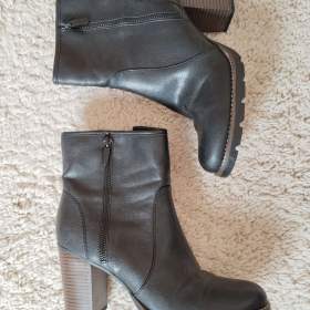 Foto inzerátu Dámské nízké kozačky, vel. 40, Deichmann, jak NEW