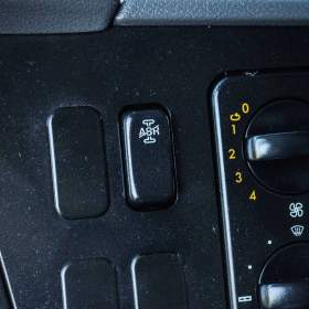 Foto inzerátu MERCEDES-BENZ ATEGO 1218 - NOVÝ HÁKOVÝ NOSIČ KONTEJNERŮ + HYDRAULICKÁ RUKA EU5