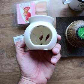 Foto inzerátu Svícen s podložkou, plech hrnek, aroma lampa