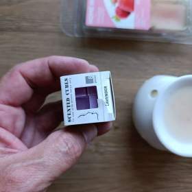Foto inzerátu Svícen s podložkou, plech hrnek, aroma lampa