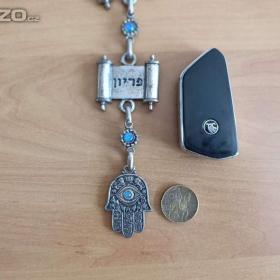 Foto inzerátu Izraelský šperk Hamsa se svitky Tóry – délka 66 cm