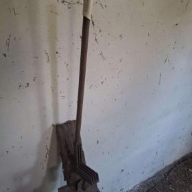 Fotka k inzerátu Ruční drtič kostí a odpadu / 18177025