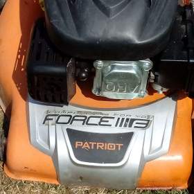Foto inzerátu Prodám motorovou sekačku s pojezdem Patriot Ideas