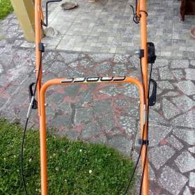 Foto inzerátu Prodám motorovou sekačku s pojezdem Patriot Ideas