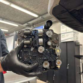 Foto inzerátu DSG6 DQ250 mechatronika 02E hydraulický blok řídicí jednotka 02E927770