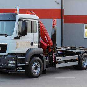 Foto inzerátu MAN TGS 28.320 HÁKOVÝ NOSIČ KONTEJNERŮ + HYDRAULICKÁ RUKA