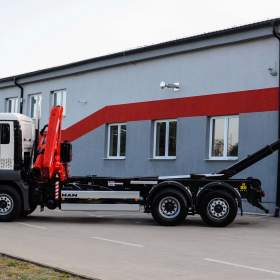 Foto inzerátu MAN TGS 28.320 HÁKOVÝ NOSIČ KONTEJNERŮ + HYDRAULICKÁ RUKA