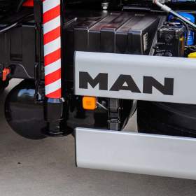 Foto inzerátu MAN TGS 28.320 HÁKOVÝ NOSIČ KONTEJNERŮ + HYDRAULICKÁ RUKA