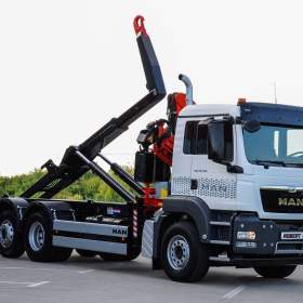 Foto inzerátu MAN TGS 28.320 HÁKOVÝ NOSIČ KONTEJNERŮ + HYDRAULICKÁ RUKA