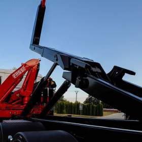 Foto inzerátu MAN TGS 28.320 HÁKOVÝ NOSIČ KONTEJNERŮ + HYDRAULICKÁ RUKA