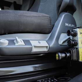 Foto inzerátu MAN TGS 28.320 HÁKOVÝ NOSIČ KONTEJNERŮ + HYDRAULICKÁ RUKA