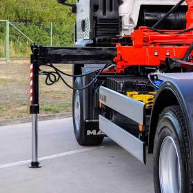 Foto inzerátu MAN TGS 28.320 HÁKOVÝ NOSIČ KONTEJNERŮ + HYDRAULICKÁ RUKA