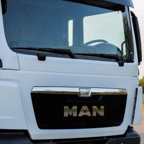 Foto inzerátu MAN TGS 28.320 HÁKOVÝ NOSIČ KONTEJNERŮ + HYDRAULICKÁ RUKA