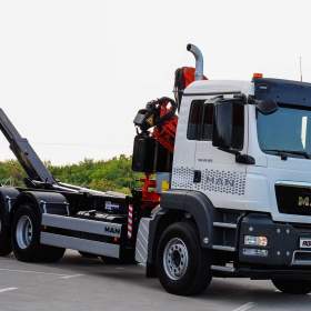 Foto inzerátu MAN TGS 28.320 HÁKOVÝ NOSIČ KONTEJNERŮ + HYDRAULICKÁ RUKA