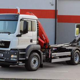 Foto inzerátu MAN TGS 28.320 HÁKOVÝ NOSIČ KONTEJNERŮ + HYDRAULICKÁ RUKA