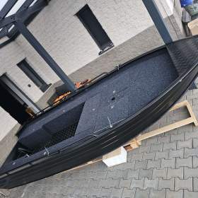 Foto inzerátu NOVÁ LOĎ. Rybářská přívlačová / bass / boat / loď / pramice.