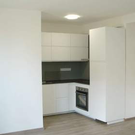 Foto inzerátu REZERVACE - Pronájem 1+kk OV-Poruba, ul. Porubská (34 m2, rekonstruováno, balkon)